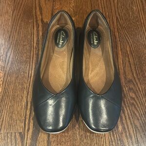 Clarks Artisan Flats Size 9 Black Leather